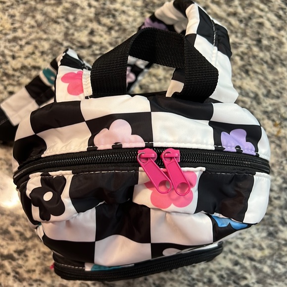 Claire’s checkered daisy small backpack - Picture 2 of 7